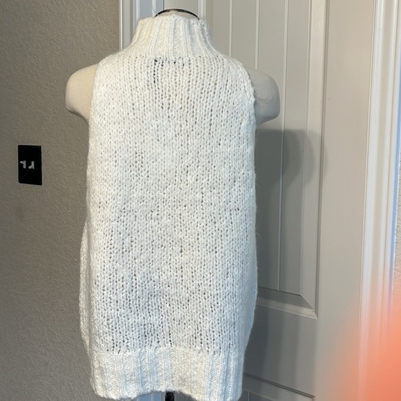 BLOGGER'S FAVE!  Zara Knit Vest white  NWT - Picture 6 of 8